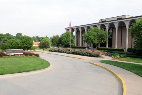 Visitors' center owned and operated by The Church of Jesus Christ of Latter-day Saints. It occupies part of what was once the 63 acre temple site. Taken in 2007.